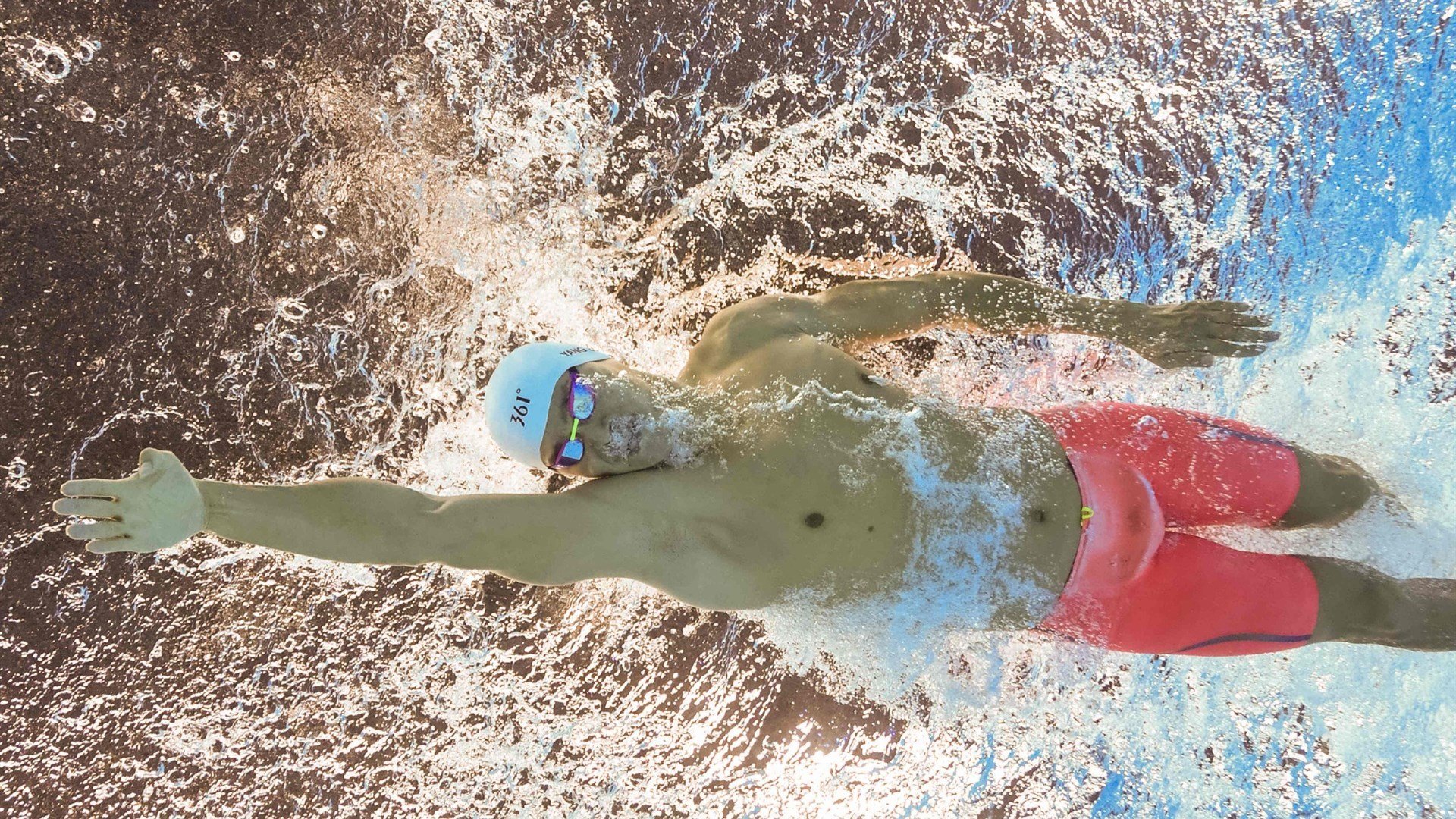 当红牛遇上沙漠之狐，梅西用个人艺术破解莱比锡铁壁