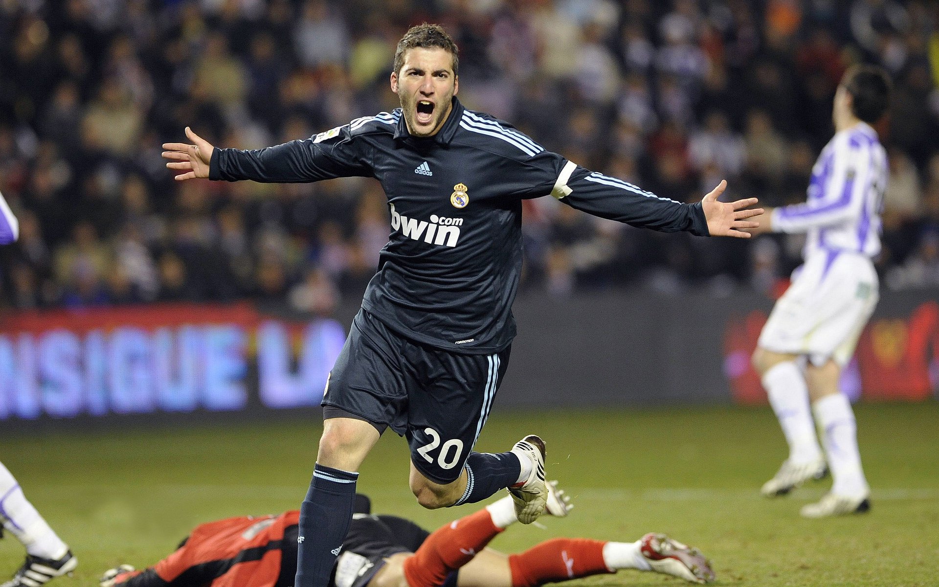 克莱·汤普森单节狂飙21分，独行侠连续得分狂潮彻底压制公牛