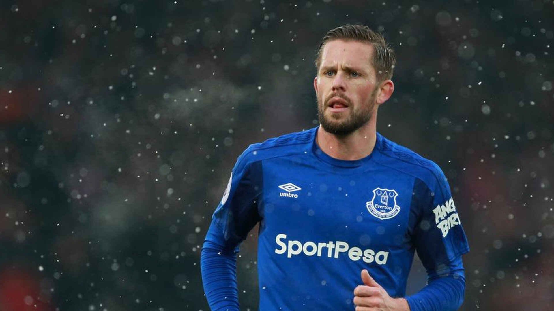 马刺式防守碾压青岛，易建联不老传奇点燃赛场